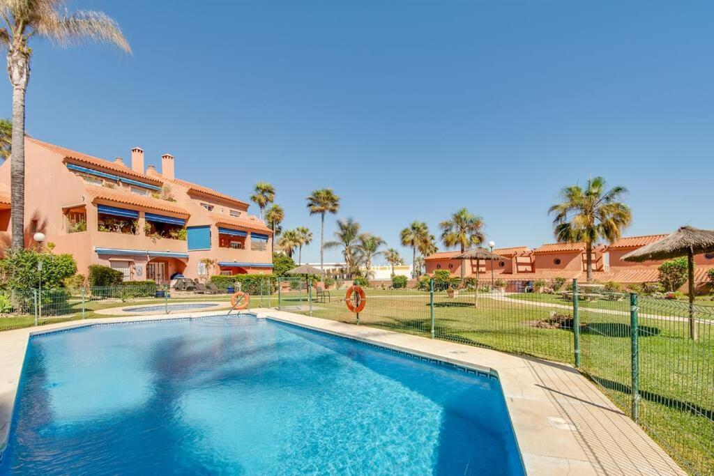Beachfront Townhouse Estepona Buitenkant foto