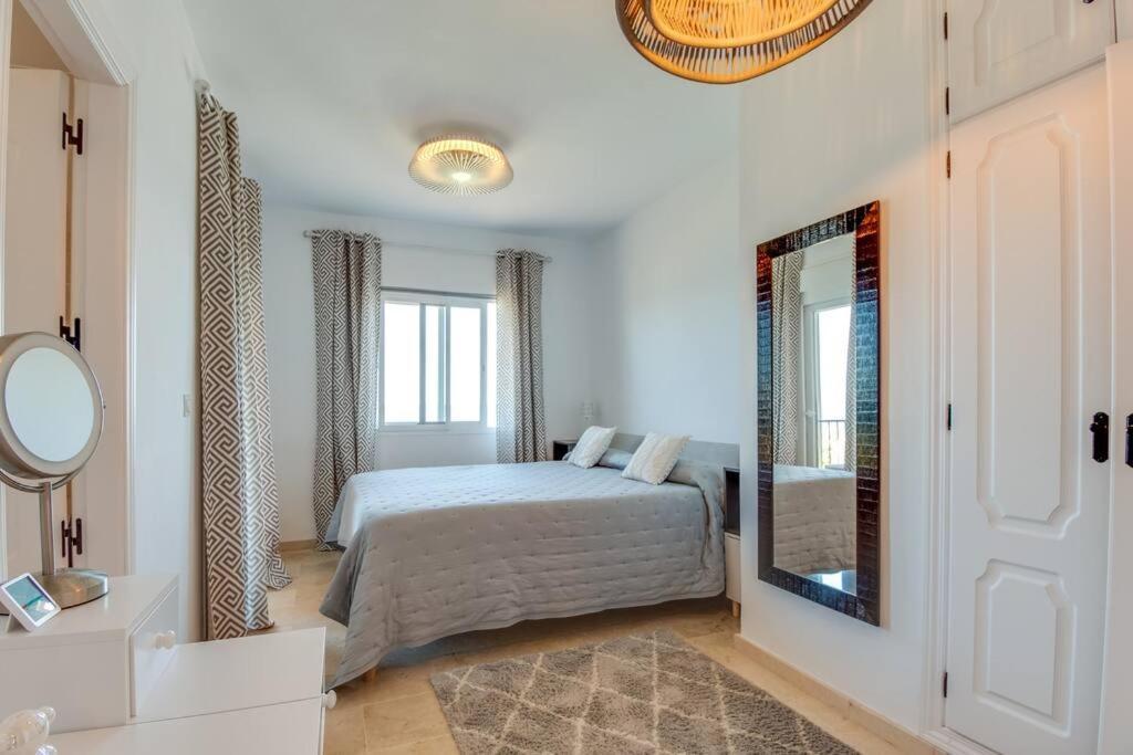 Beachfront Townhouse Estepona Buitenkant foto
