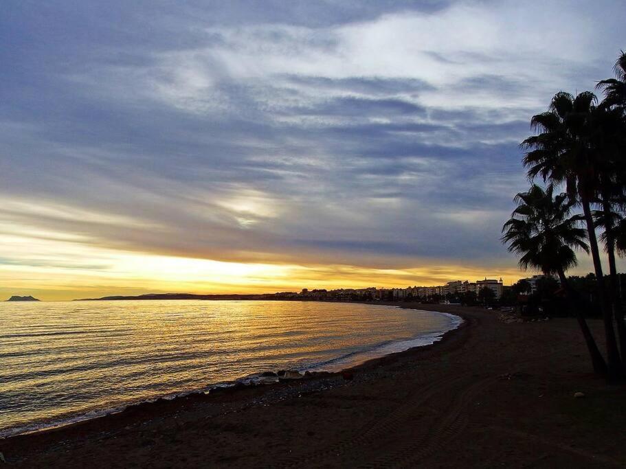 Beachfront Townhouse Estepona Buitenkant foto