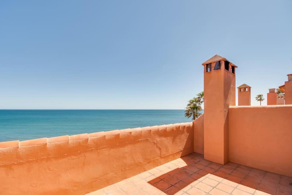 Beachfront Townhouse Estepona Buitenkant foto