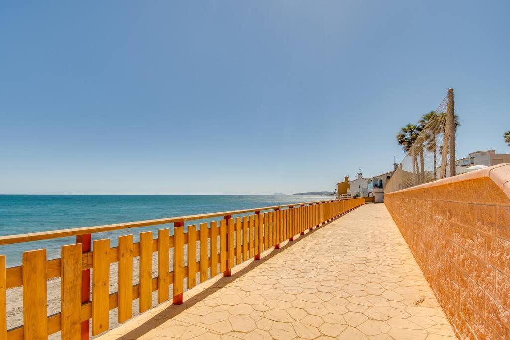 Beachfront Townhouse Estepona Buitenkant foto