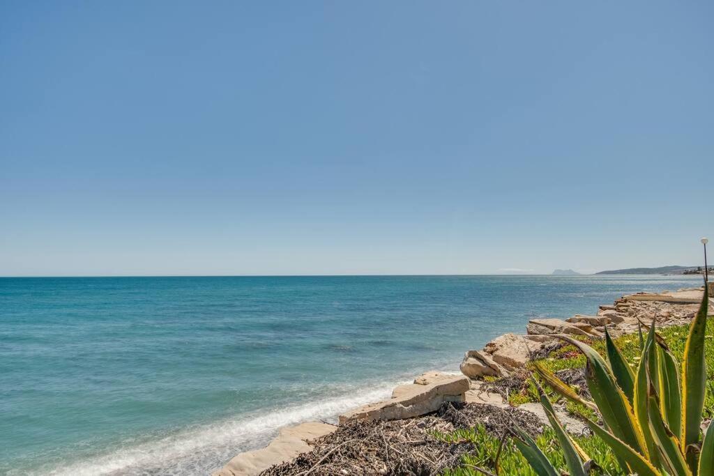 Beachfront Townhouse Estepona Buitenkant foto