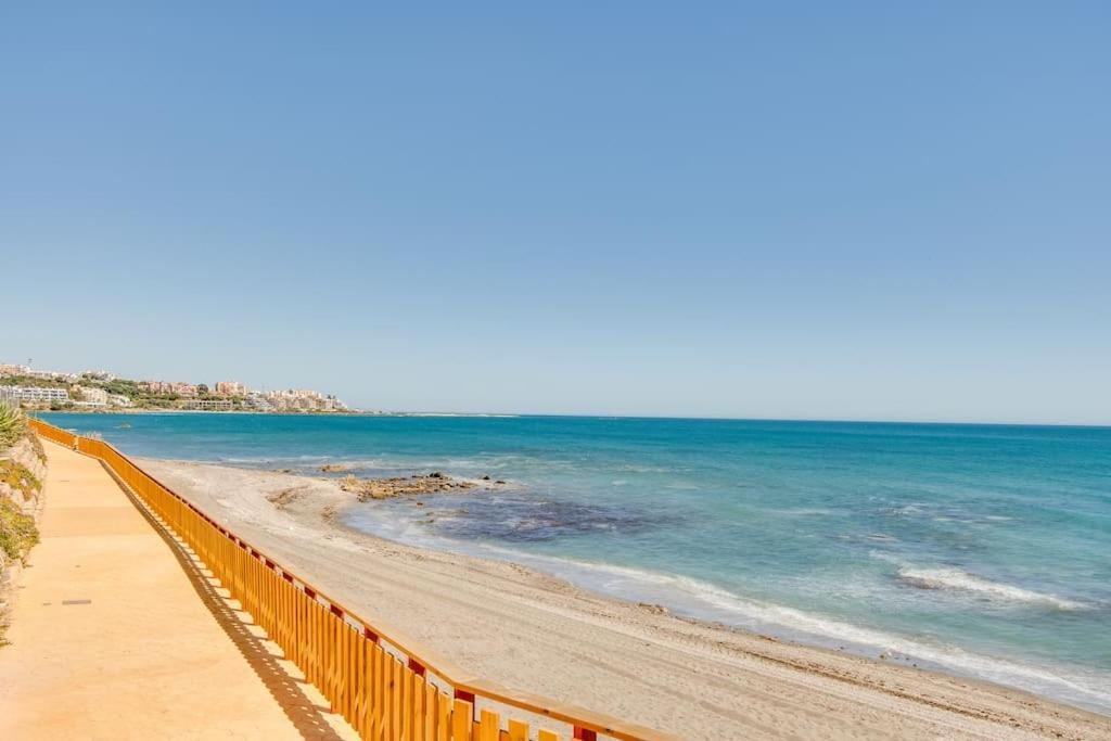 Beachfront Townhouse Estepona Buitenkant foto