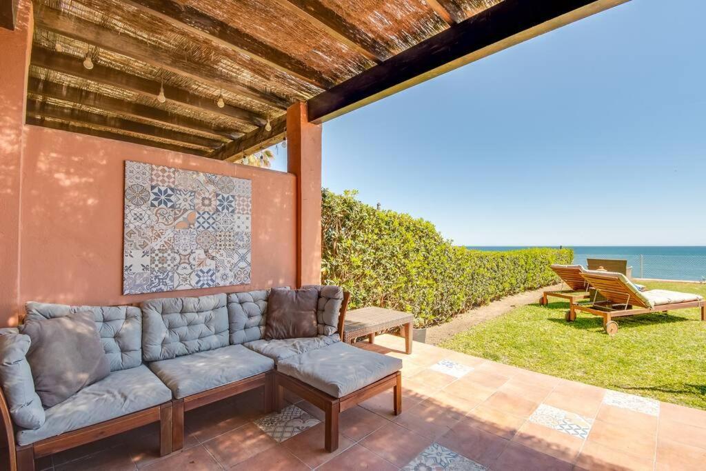 Beachfront Townhouse Estepona Buitenkant foto